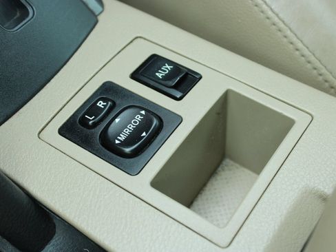 Used 2011 Toyota RAV4 Limited w/ Limited Extra Value Pkg AWD/4WD image 38