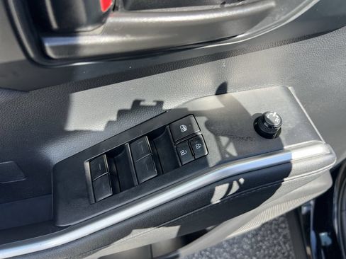 Used 2024 Toyota Highlander LE FWD image 15