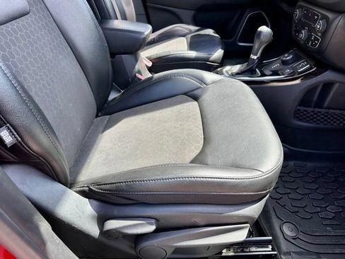 Used 2019 Jeep Compass Latitude AWD/4WD image 24