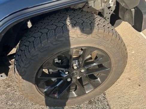Used 2025 Jeep Gladiator Sport AWD/4WD image 13