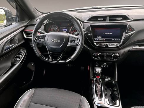 Used 2023 Chevrolet TrailBlazer RS w/ Sun and Liftgate Package FWD image 8