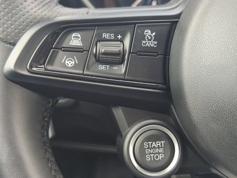 Used 2025 Alfa Romeo Giulia AWD image 15