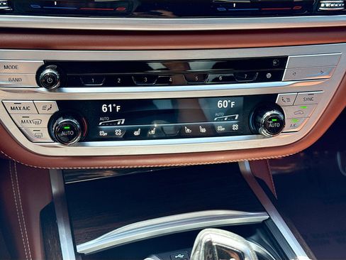 Used 2022 BMW 750i xDrive w/ Executive Package AWD/4WD image 35