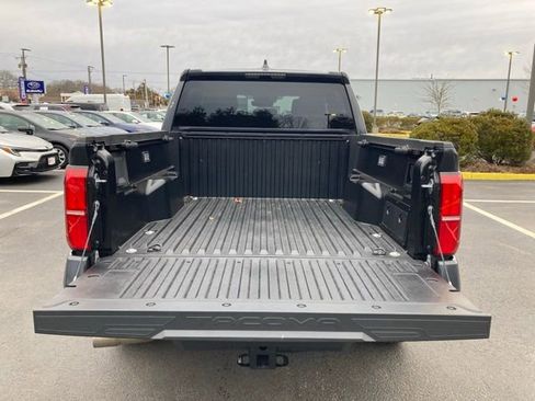 Certified 2024 Toyota Tacoma TRD Off-Road image 5