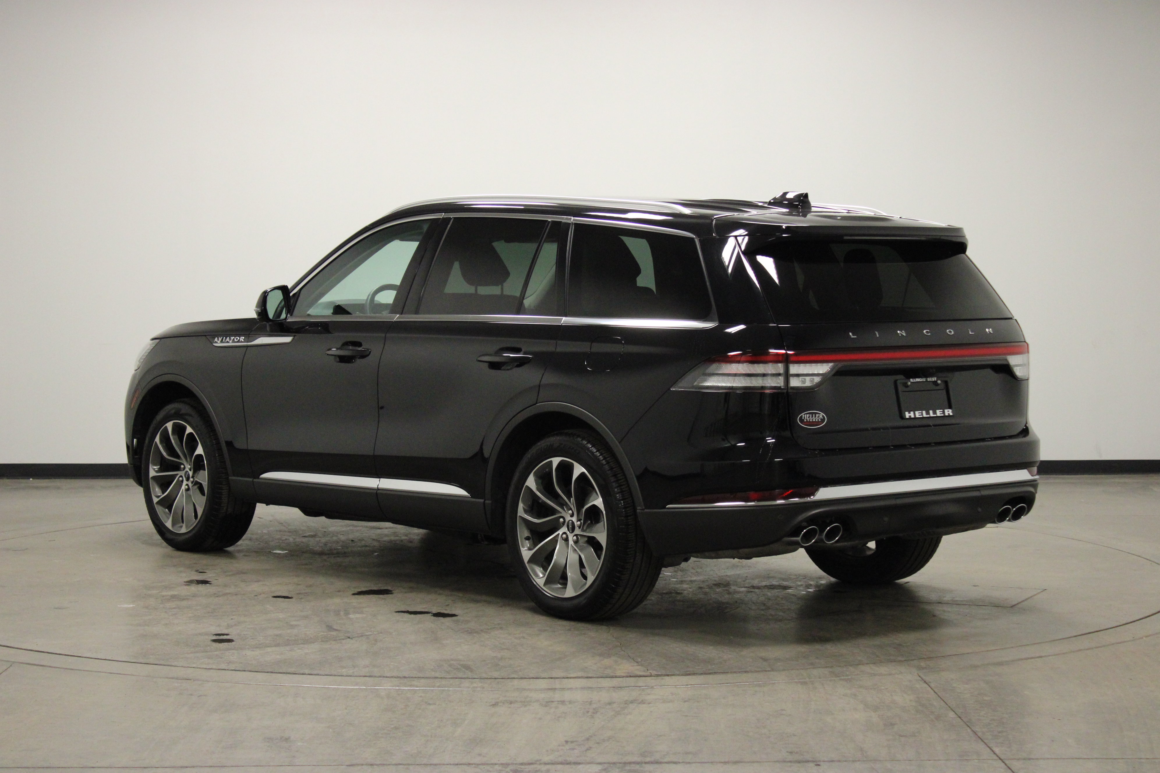 Used 2025 Lincoln Aviator Reserve AWD/4WD image 6