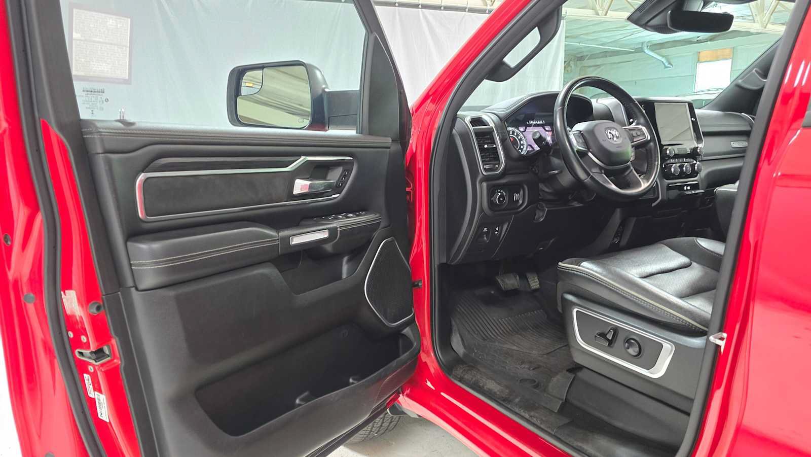 Used 2023 RAM 1500 Laramie AWD/4WD image 20