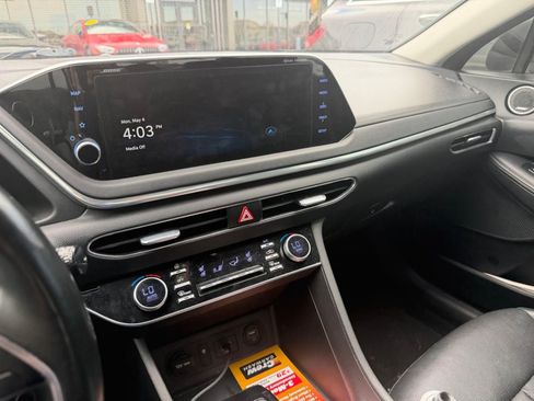 Used 2021 Hyundai Sonata Limited w/ Preferred Accessory Package FWD image 7