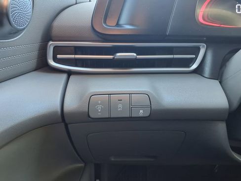 Used 2024 Hyundai Elantra SE FWD image 30