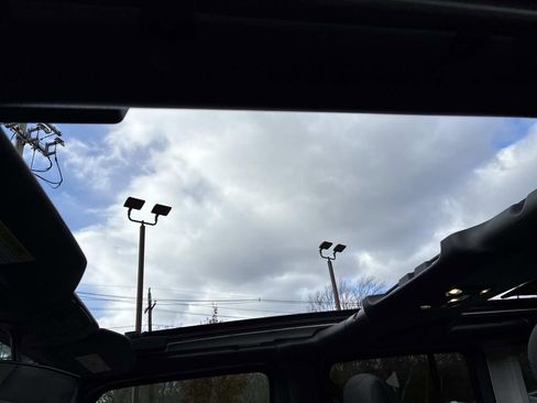 Used 2021 Jeep Wrangler Unlimited Sahara w/ Cold Weather Group AWD/4WD image 21