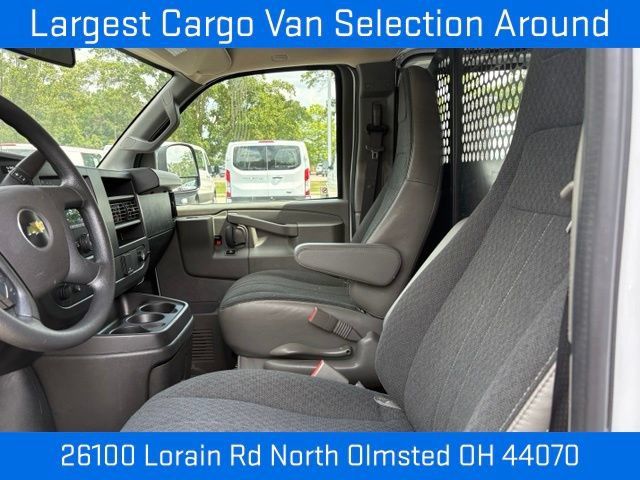 Used 2025 Chevrolet Express 2500 w/ Driver Convenience Package RWD image 27