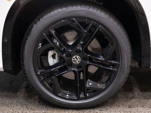 New 2026 Volkswagen Tiguan SE R-Line image 7