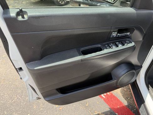 Used 2012 Jeep Liberty Sport RWD image 10