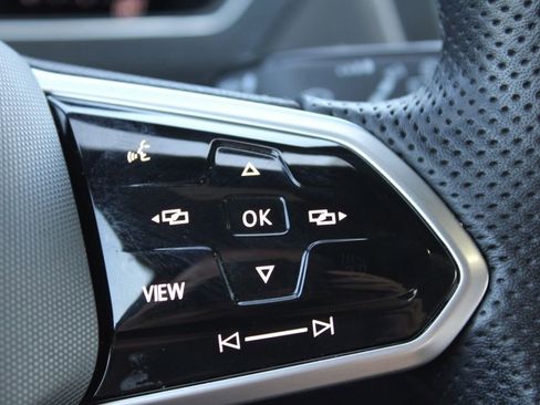 Used 2022 Volkswagen Tiguan SE R-Line image 33