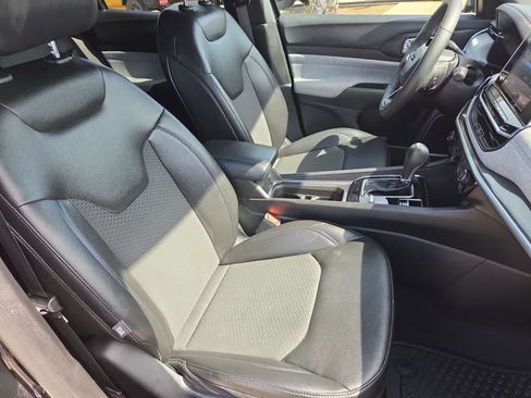Used 2025 Jeep Compass Latitude w/ Sun & Sound Group AWD/4WD image 22