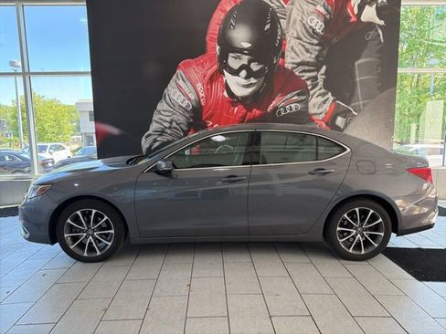 Used 2018 Acura TLX V6 SH-AWD image 2