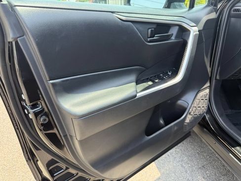 Used 2023 Toyota RAV4 LE AWD/4WD image 9