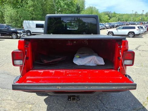 Used 2022 Jeep Gladiator Overland w/ Cold Weather Group AWD/4WD image 14