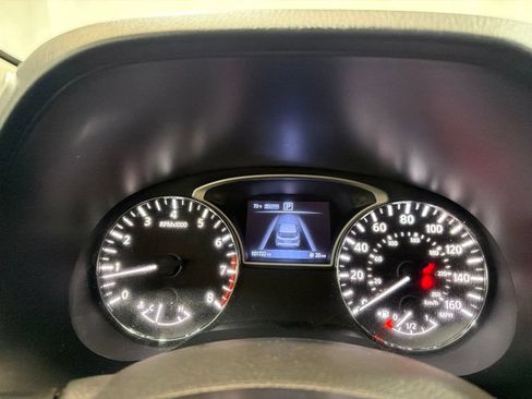 Used 2017 Nissan Pathfinder S AWD/4WD image 28