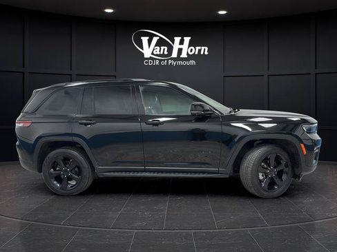 Certified 2024 Jeep Grand Cherokee Limited w/ Luxury Tech Group II AWD/4WD image 8
