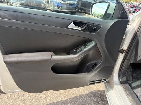 Used 2012 Volkswagen Jetta SE FWD image 10