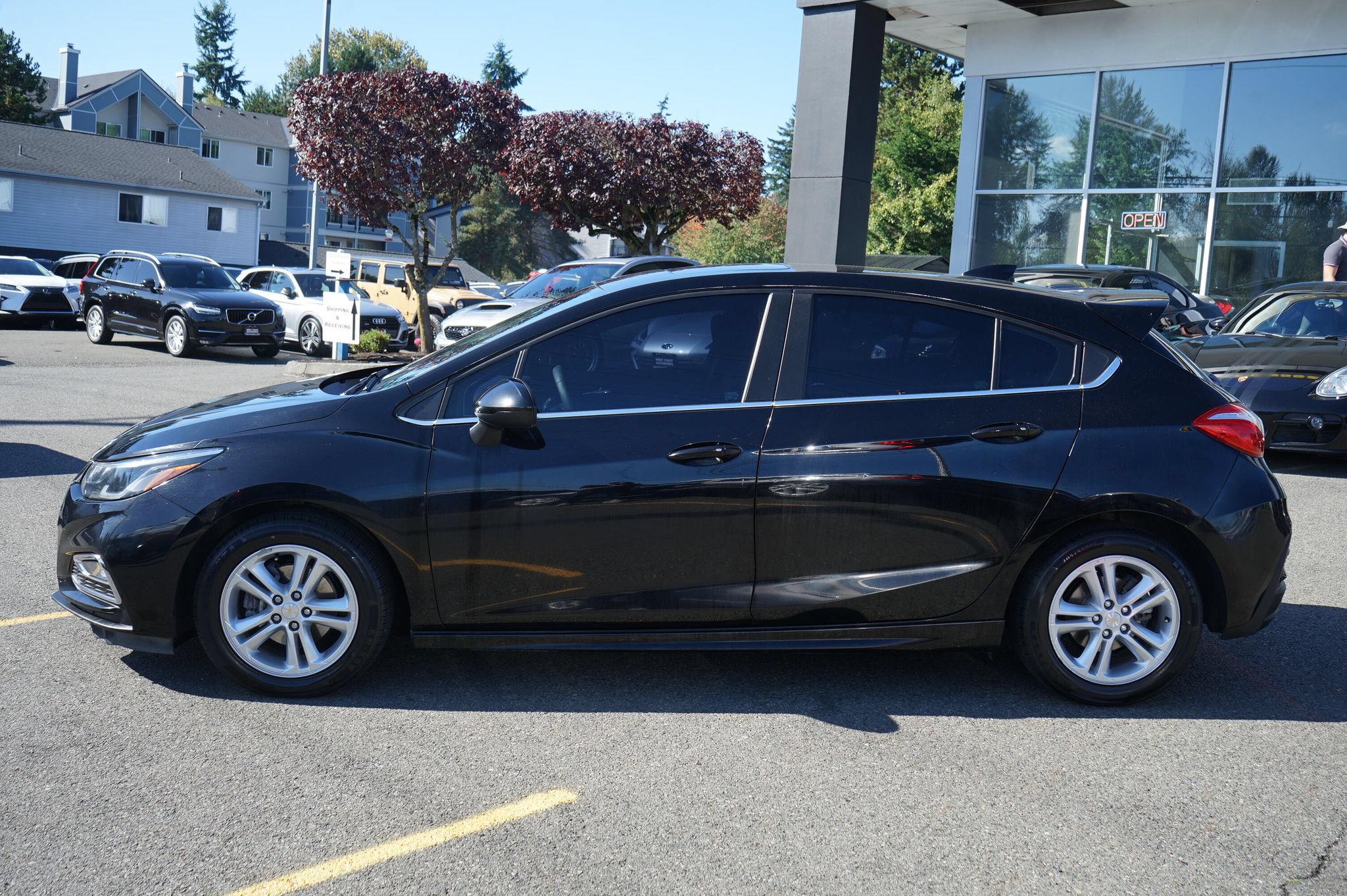 Used 2017 Chevrolet Cruze LT w/ Sun And Sound Package FWD image 2