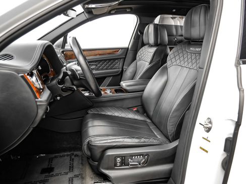 Used 2019 Bentley Bentayga AWD/4WD image 40