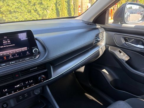 Used 2025 Nissan Rogue SV FWD image 37