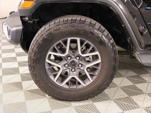 Used 2024 Jeep Wrangler Unlimited Sahara w/ Safety Group AWD/4WD image 17