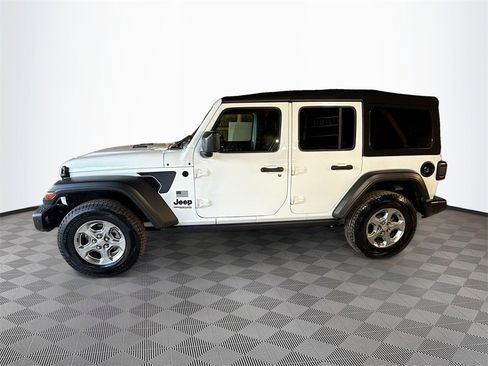 Used 2021 Jeep Wrangler Unlimited Freedom Edition image 9