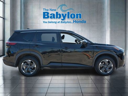 Used 2024 Nissan Rogue SV AWD/4WD image 5