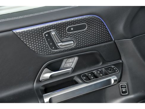 Certified 2025 Mercedes-Benz GLB 250 4MATIC image 11