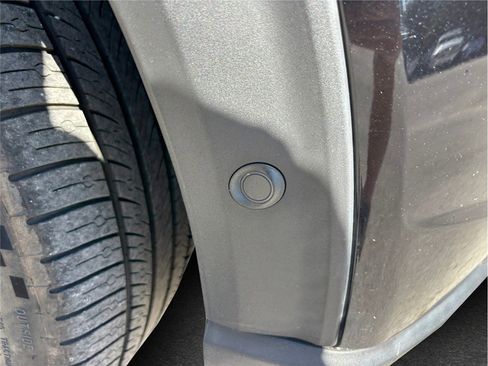 Used 2020 Ford Explorer Platinum w/ Premium Technology Package image 13