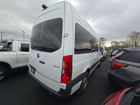 Used 2024 Mercedes-Benz Sprinter 2500 image 4
