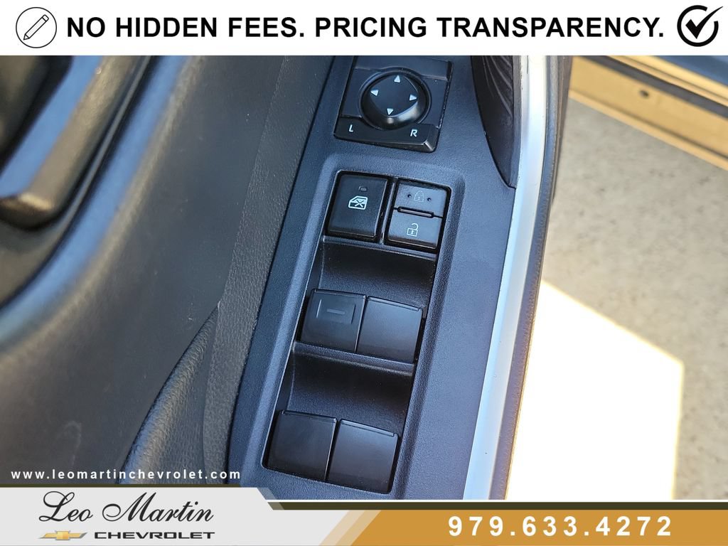 Used 2022 Toyota RAV4 LE FWD image 17