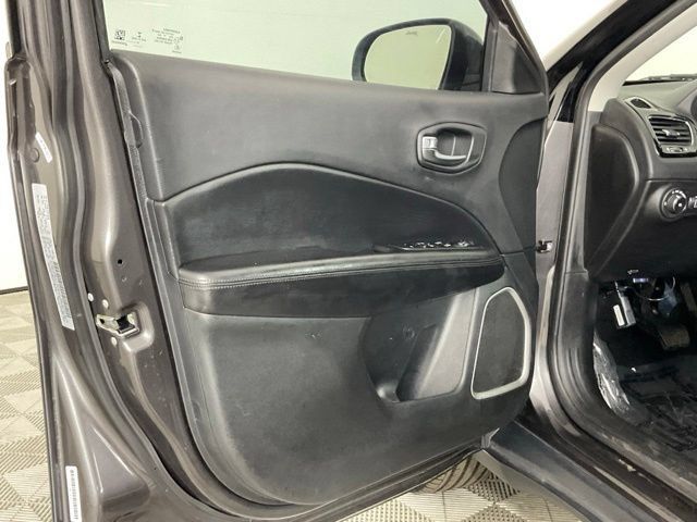Used 2020 Jeep Compass Latitude FWD image 10