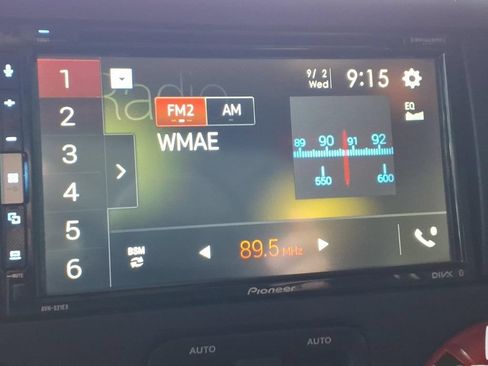 Used 2017 Jeep Wrangler Unlimited Rubicon w/ Connectivity Group AWD/4WD image 22