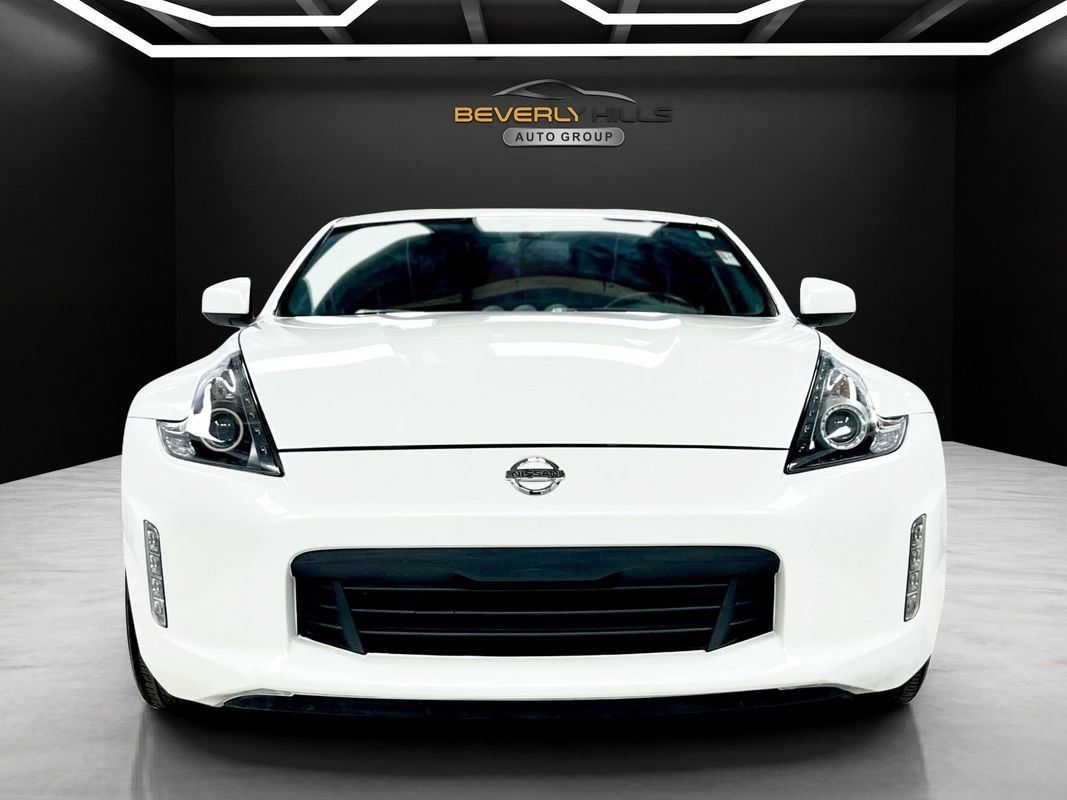 Used 2020 Nissan 370Z Coupe RWD image 8