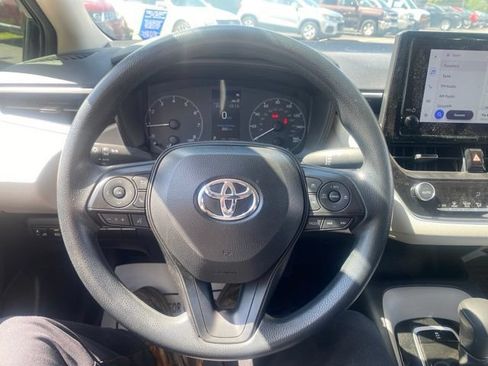 Used 2025 Toyota Corolla LE w/ Convenience Package FWD image 5