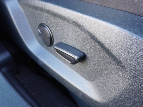 Used 2019 Ford Explorer XLT w/ Equipment Group 202A image 17