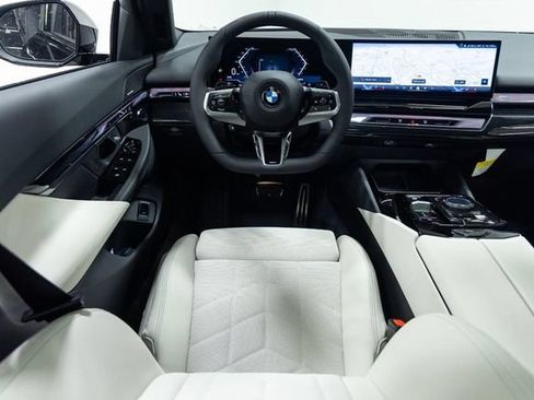 New 2027 BMW 530i xDrive w/ M Sport Package AWD/4WD image 4