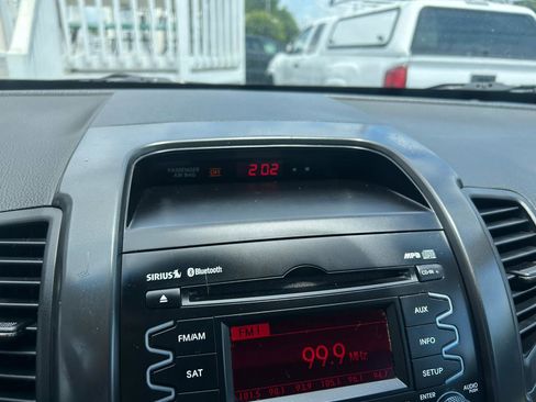 Used 2011 Kia Sorento EX FWD image 12