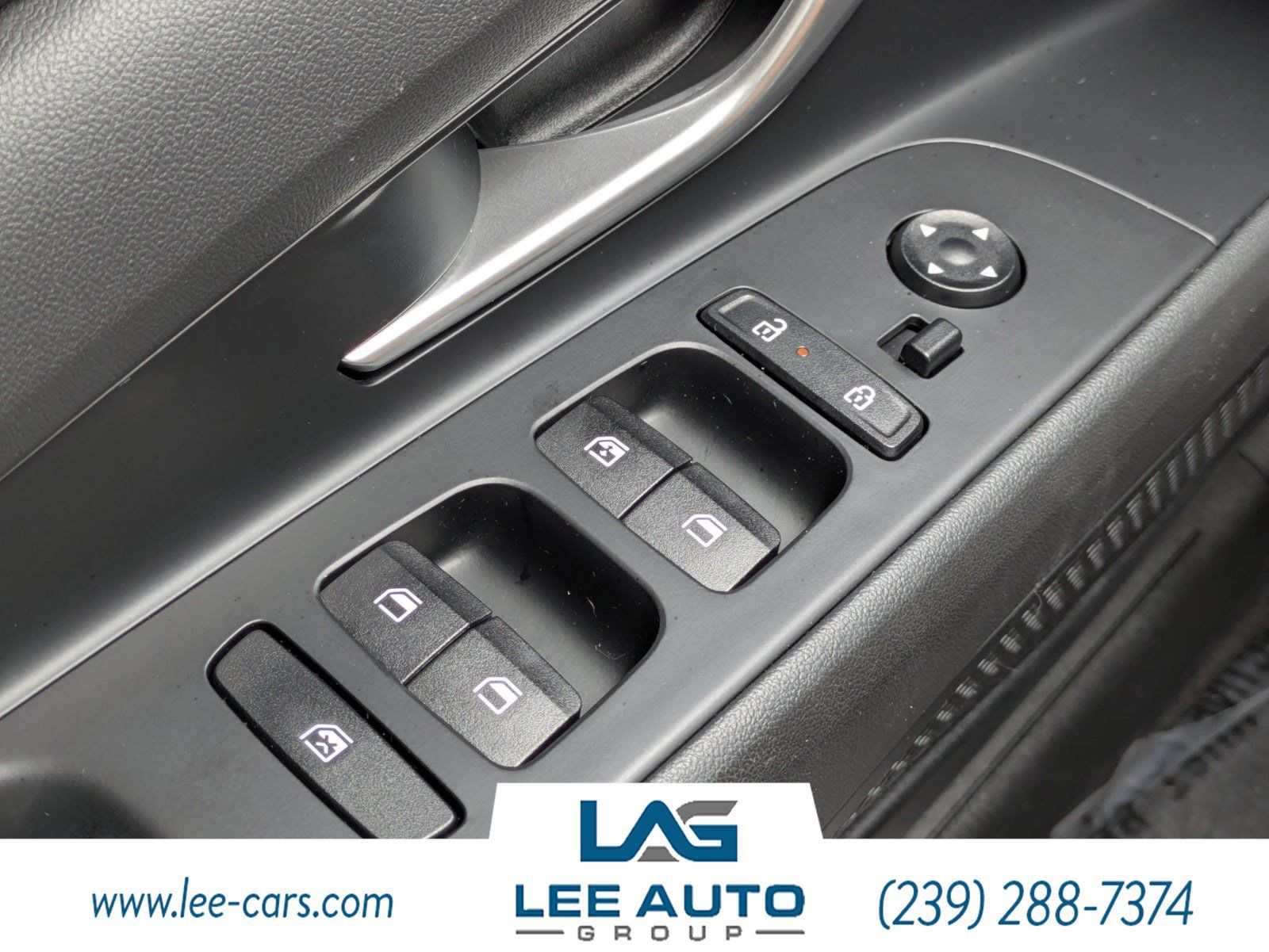 Used 2025 Hyundai Elantra Limited FWD image 18