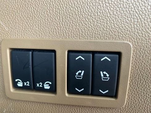 Used 2020 Cadillac Escalade Platinum AWD/4WD image 33