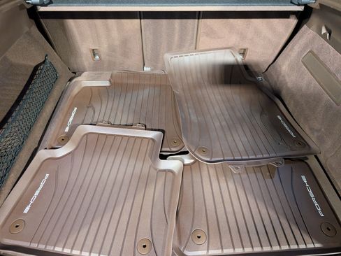 Certified 2022 Porsche Cayenne Turbo AWD/4WD image 24