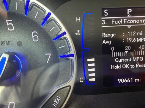 Used 2020 Chrysler Pacifica Touring-L FWD image 14