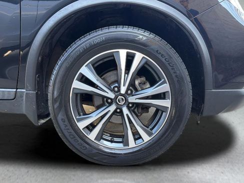 Certified 2020 Nissan Rogue SV w/ Premium Package image 12