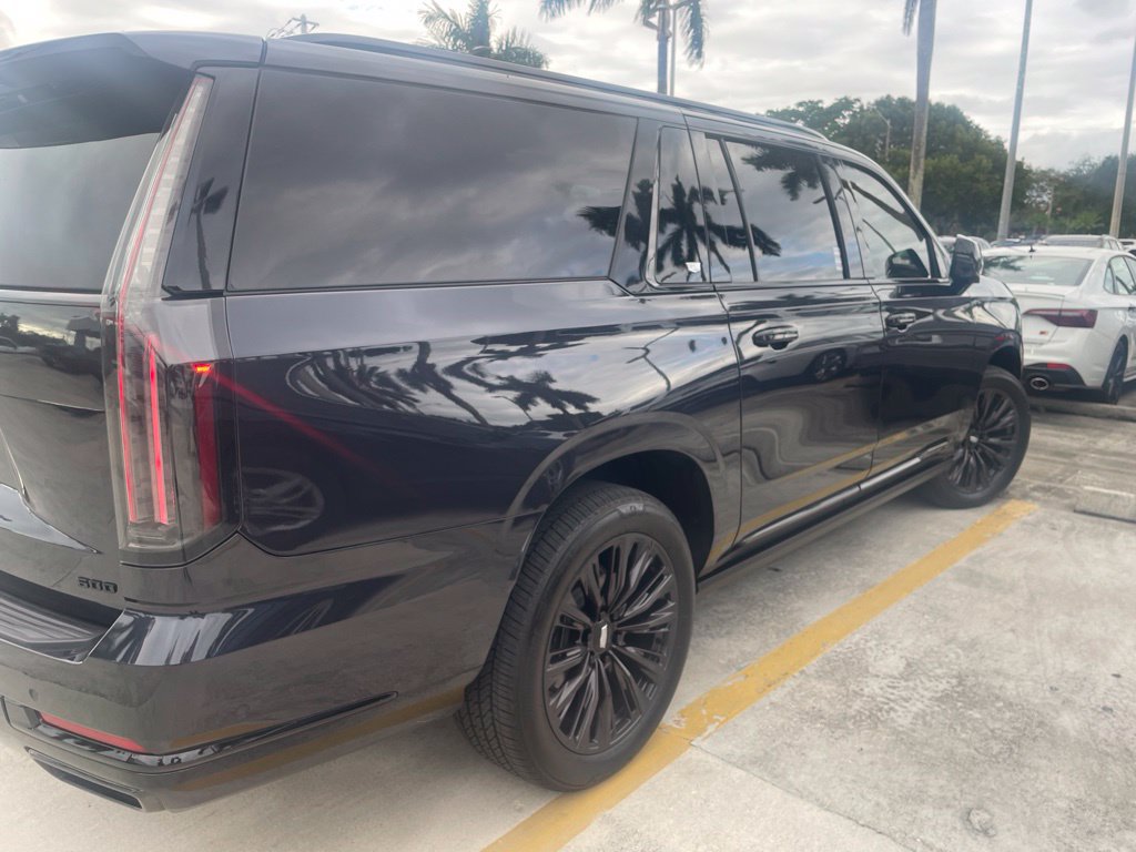 Used 2025 Cadillac Escalade ESV Sport Platinum w/ LPO, ONYX Package RWD image 10