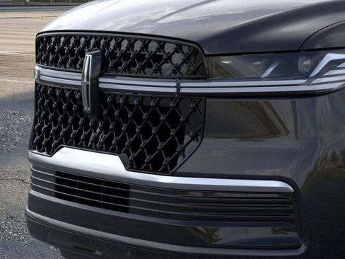 New 2026 Lincoln Navigator Reserve w/ Jet Appearance Package AWD/4WD image 17