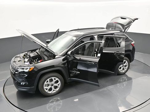 Used 2025 Jeep Compass Latitude image 55