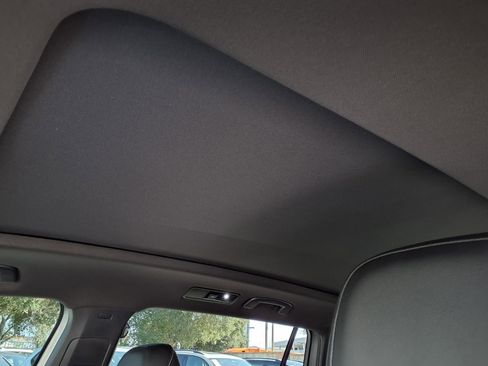 Certified 2022 Volkswagen Tiguan SE R-Line image 18